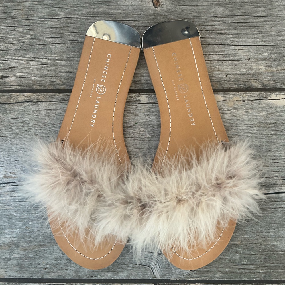 Chinese Laundry Fur Slippers
Size 8